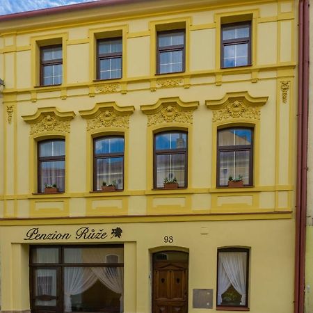 Penzion Ruze Benesov nad Ploucnici エクステリア 写真