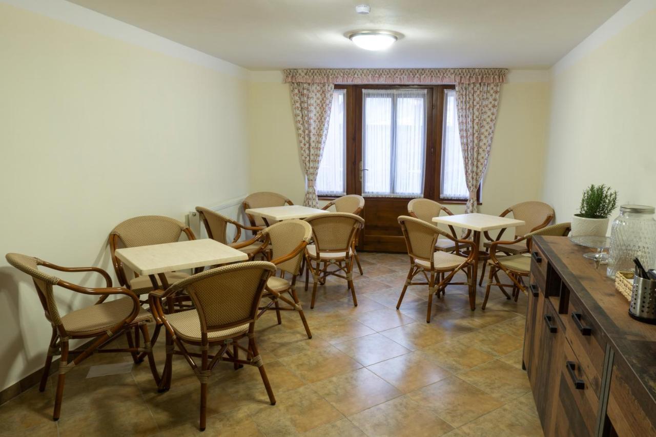 Penzion Ruze Benesov nad Ploucnici エクステリア 写真