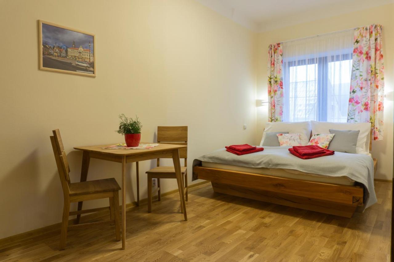Penzion Ruze Benesov nad Ploucnici エクステリア 写真