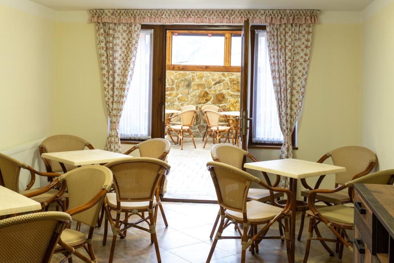 Penzion Ruze Benesov nad Ploucnici エクステリア 写真