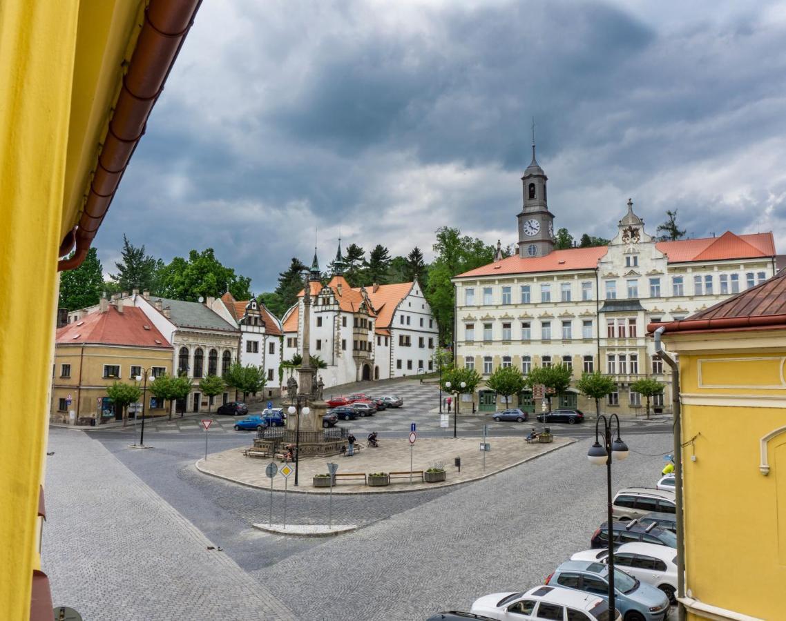Penzion Ruze Benesov nad Ploucnici エクステリア 写真