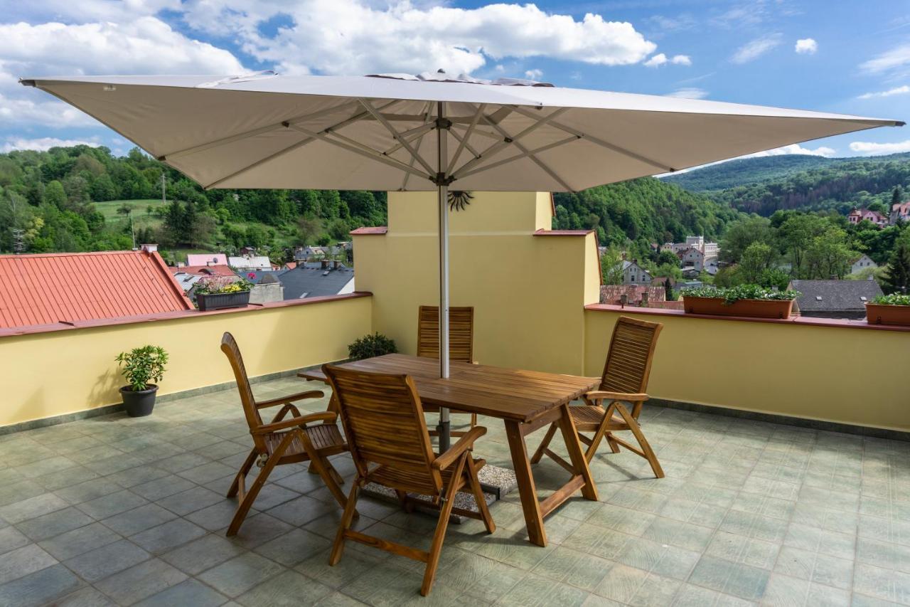 Penzion Ruze Benesov nad Ploucnici エクステリア 写真