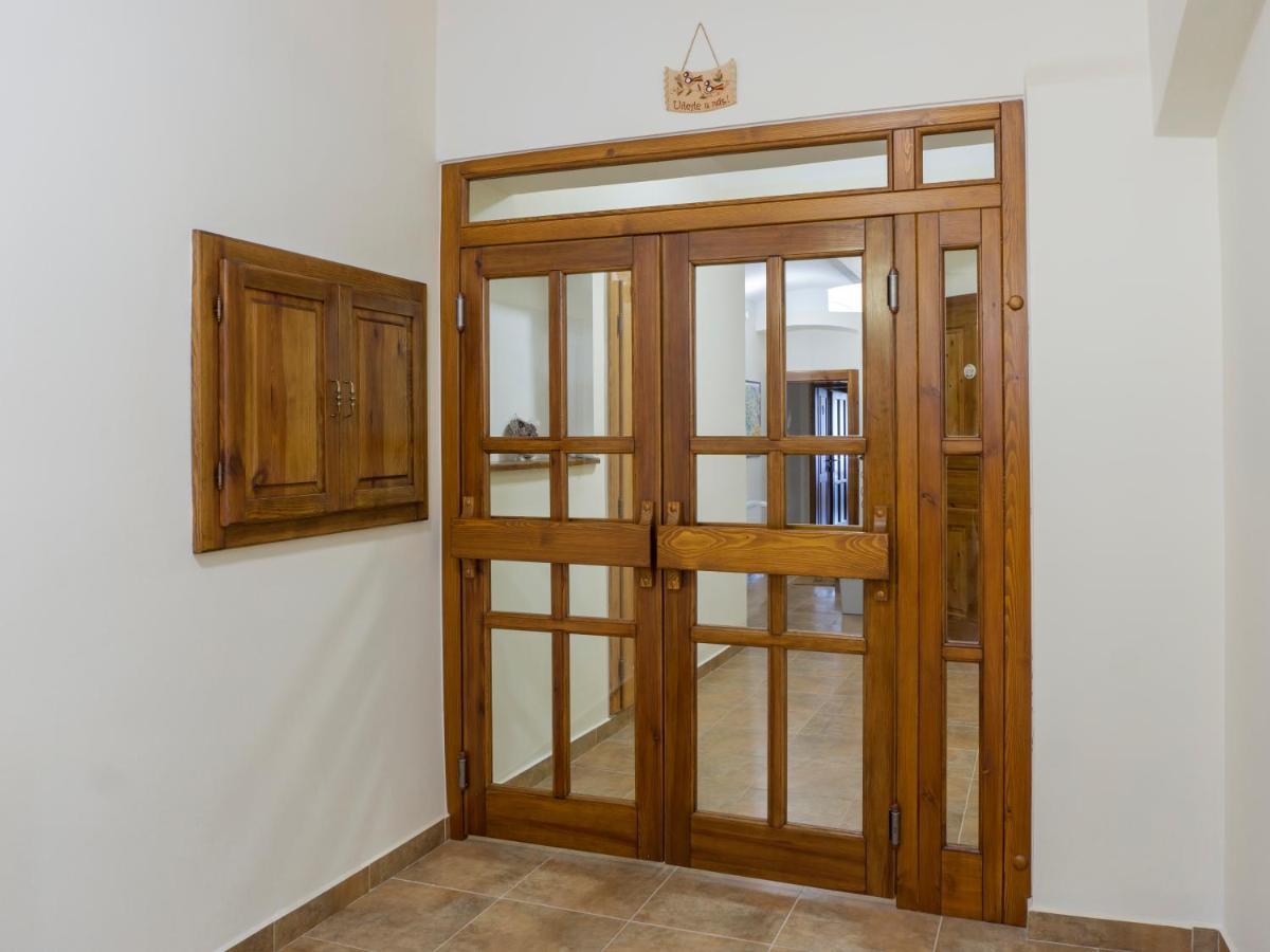 Penzion Ruze Benesov nad Ploucnici エクステリア 写真