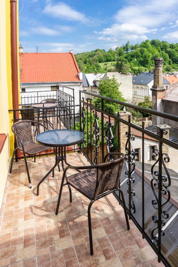Penzion Ruze Benesov nad Ploucnici エクステリア 写真